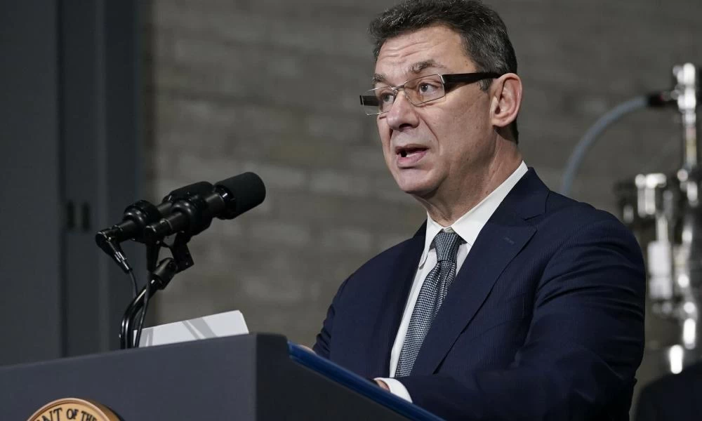 Μπουρλά: Προσδοκίες για 80 εκατ. δόσεων του χαπιού της Pfizer
